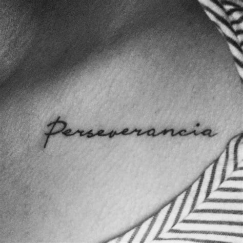 perseverancia tatuaje mujer|Perseverancia tatuaje letras